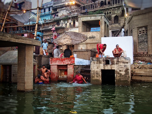 Devotees throng Ganges ghat on first day of Navratri