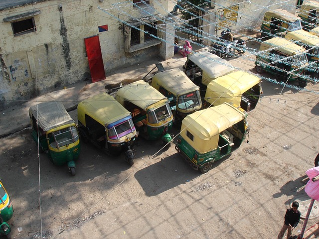 दुर्गा योजना शुरू, महिलाओं-ट्रांसजेंडर को 1300 ई-ऑटो