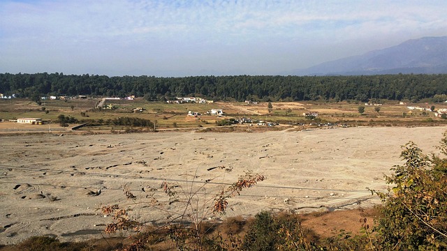 सिल्ट से भरी नहरें, किसानों की समस्या बढ़ी