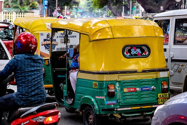 Traffic jam at Hazratganj Assembly amid nominations
